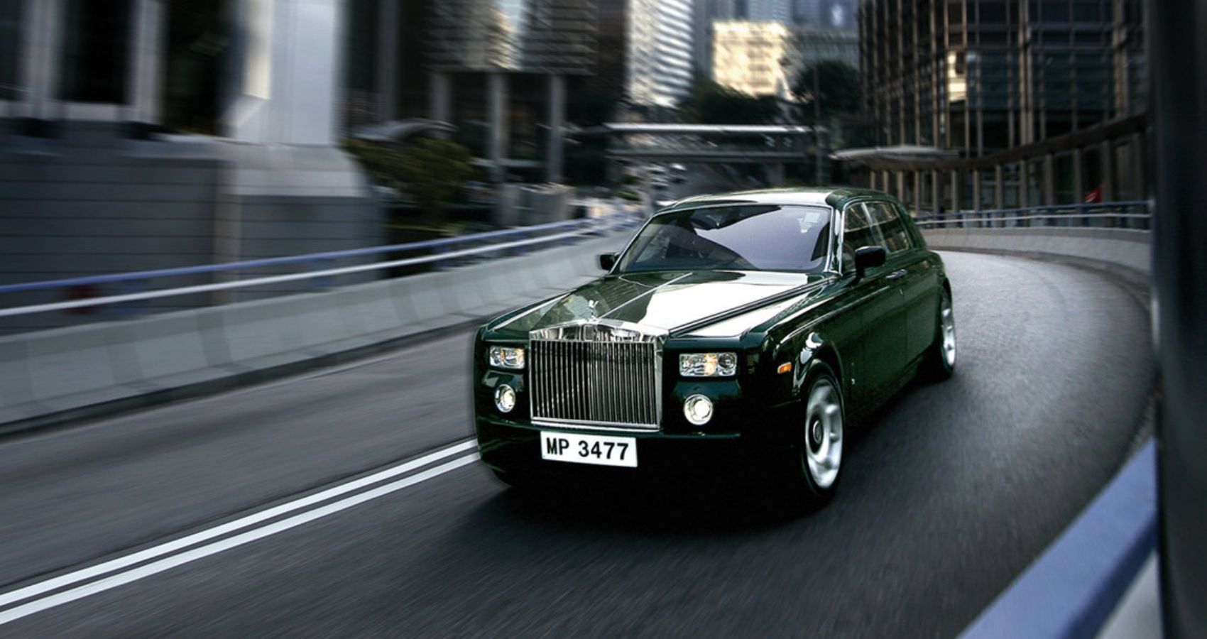 Rolls-Royce Phantom Front Quarter Image